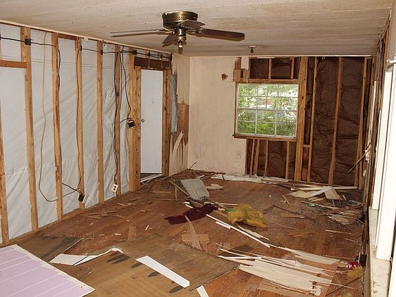 5th image of 826 Lake Gale Dr
