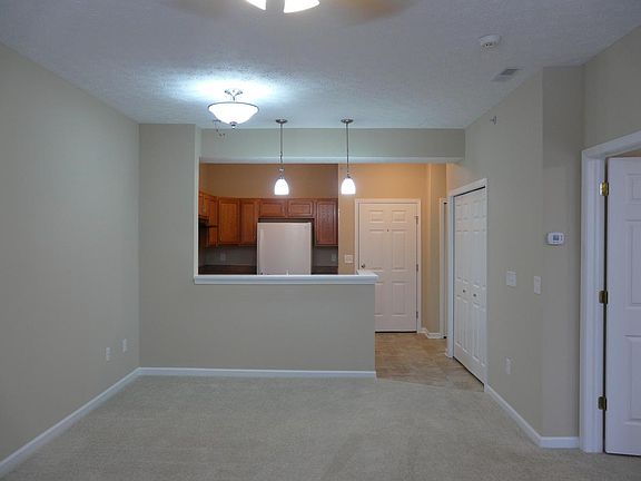 Looking toward kitchen from Living Room