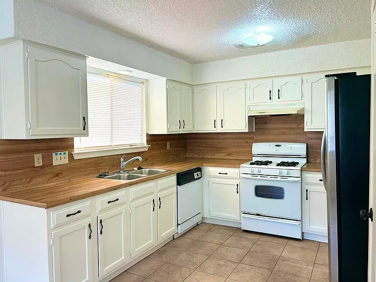 11305 Blackmoor Dr — Photo 42