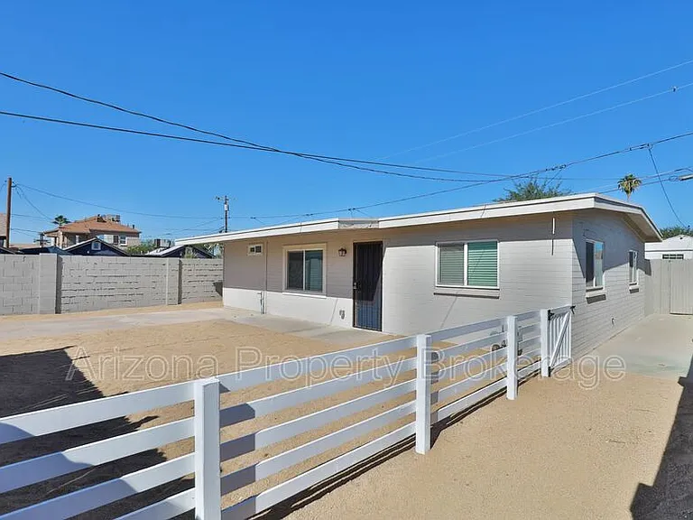 1538 E Pierce St #B — Photo 4