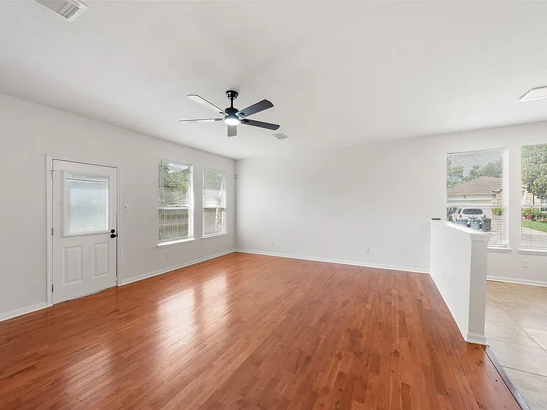 923 Shirefield Ln — Photo 11