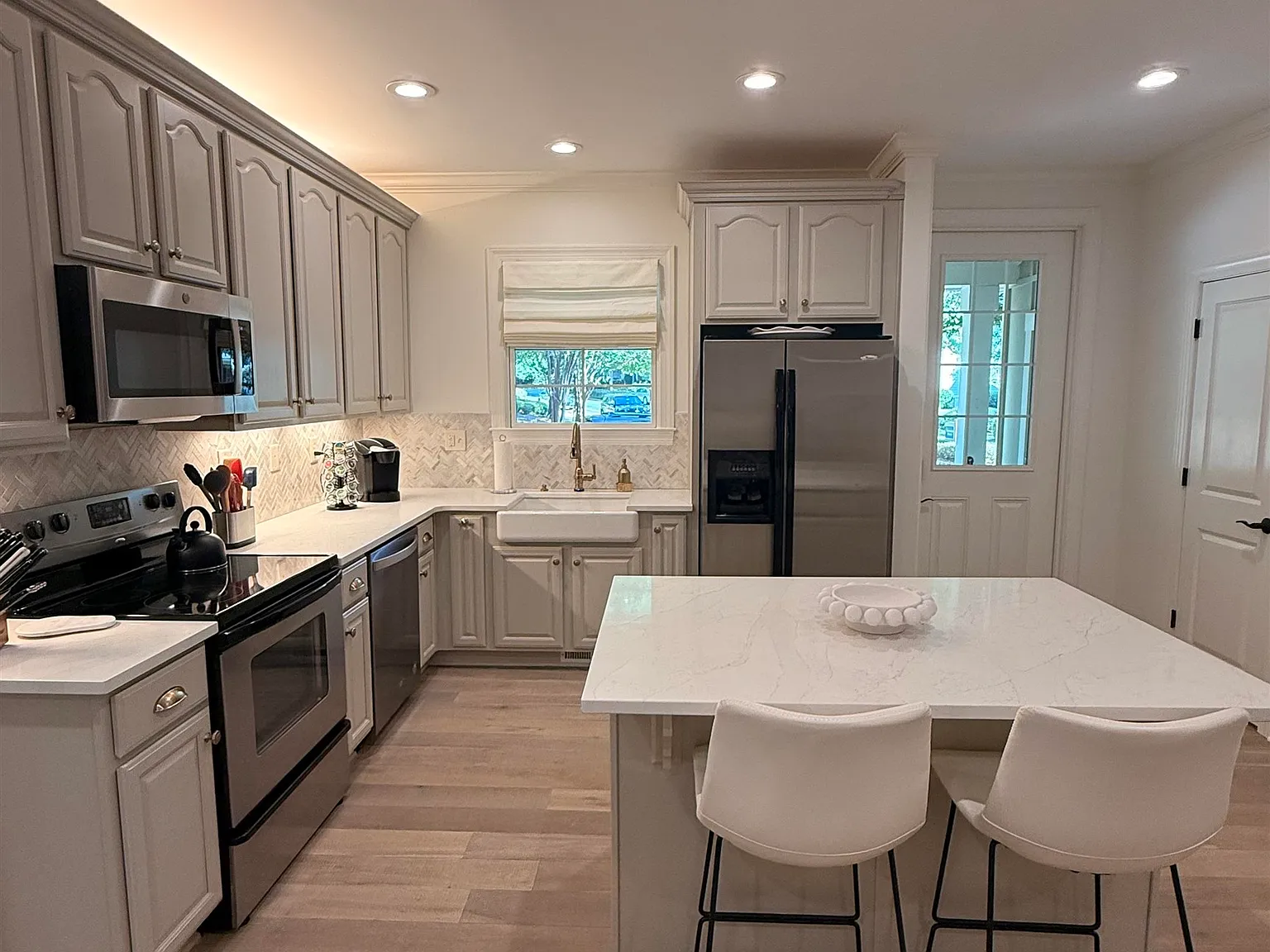 3 bed, 3.5 bath, 1920 sqft, $3,500 — Photo 4