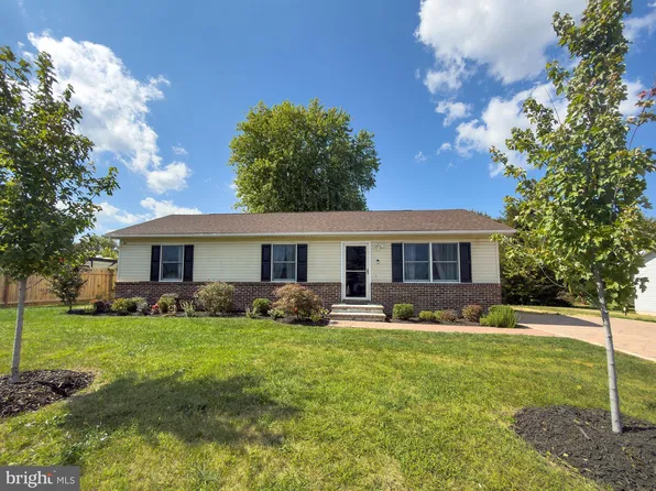 207 Nightingale Ave, Stephens City, VA 22655