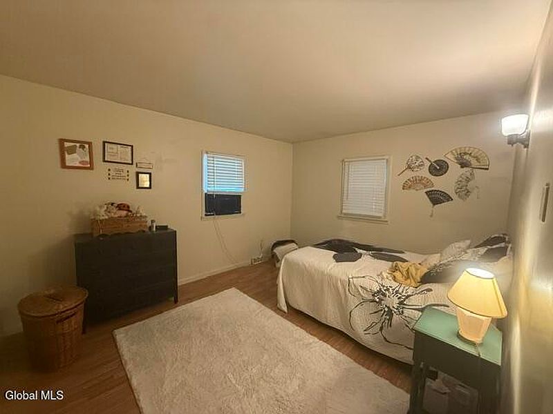 5th image of 16 Marion Avenue