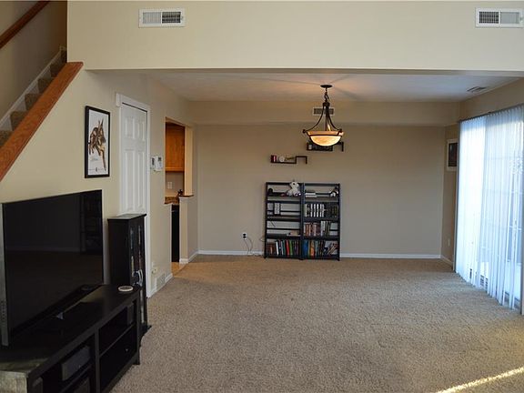 3rd image of 8546 Ravenswood Ln