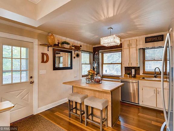 3rd image of 3015 Woodlane Dr