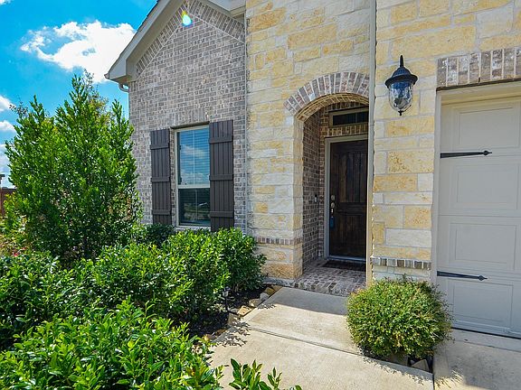 3rd image of 7834 Lago River Ln