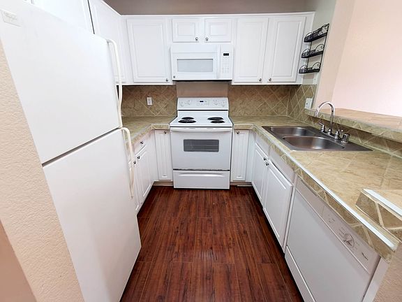 3rd image of 8889 Caminito Plaza Centro #7234