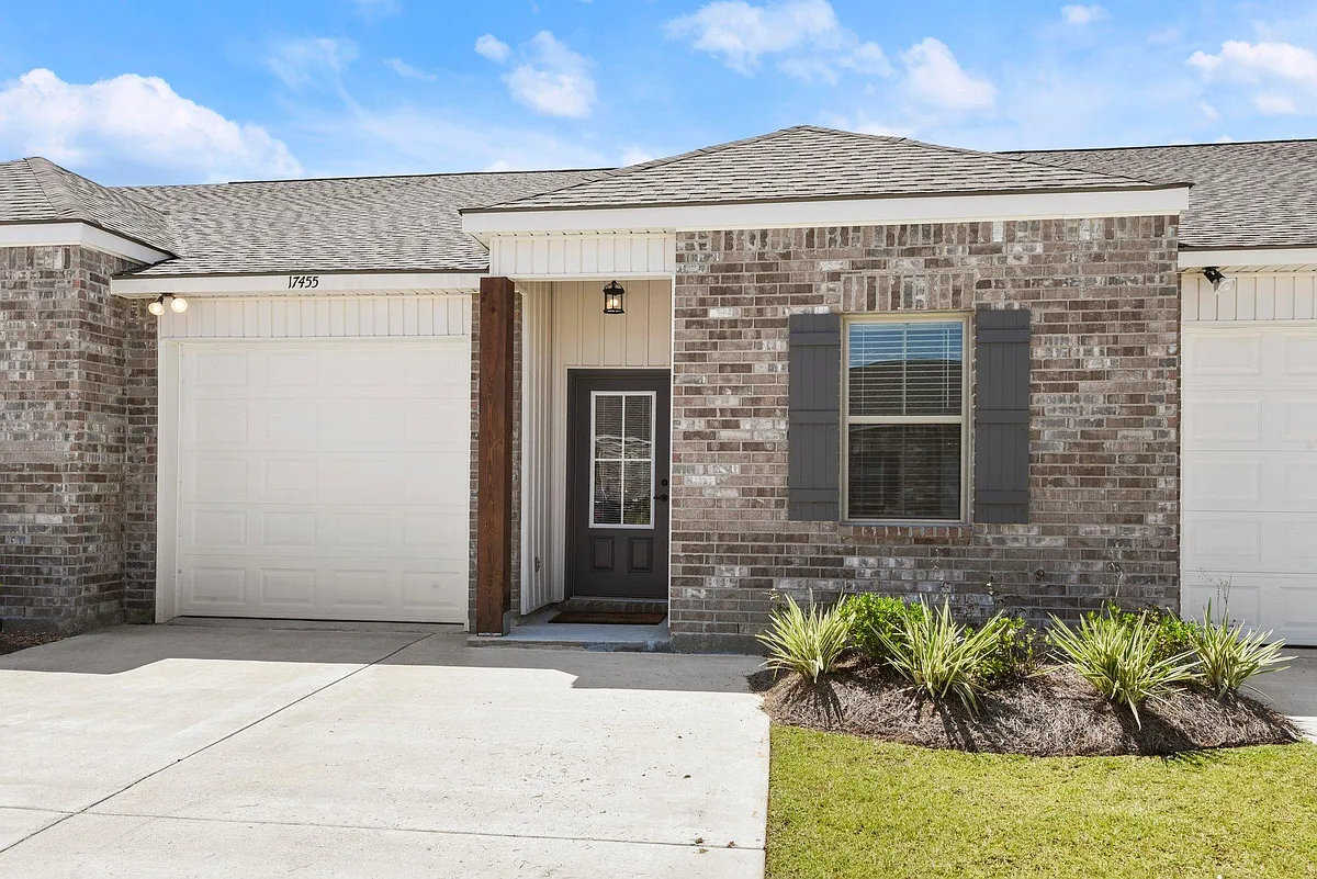 Building Photo - 17455 Berkshire Dr #39