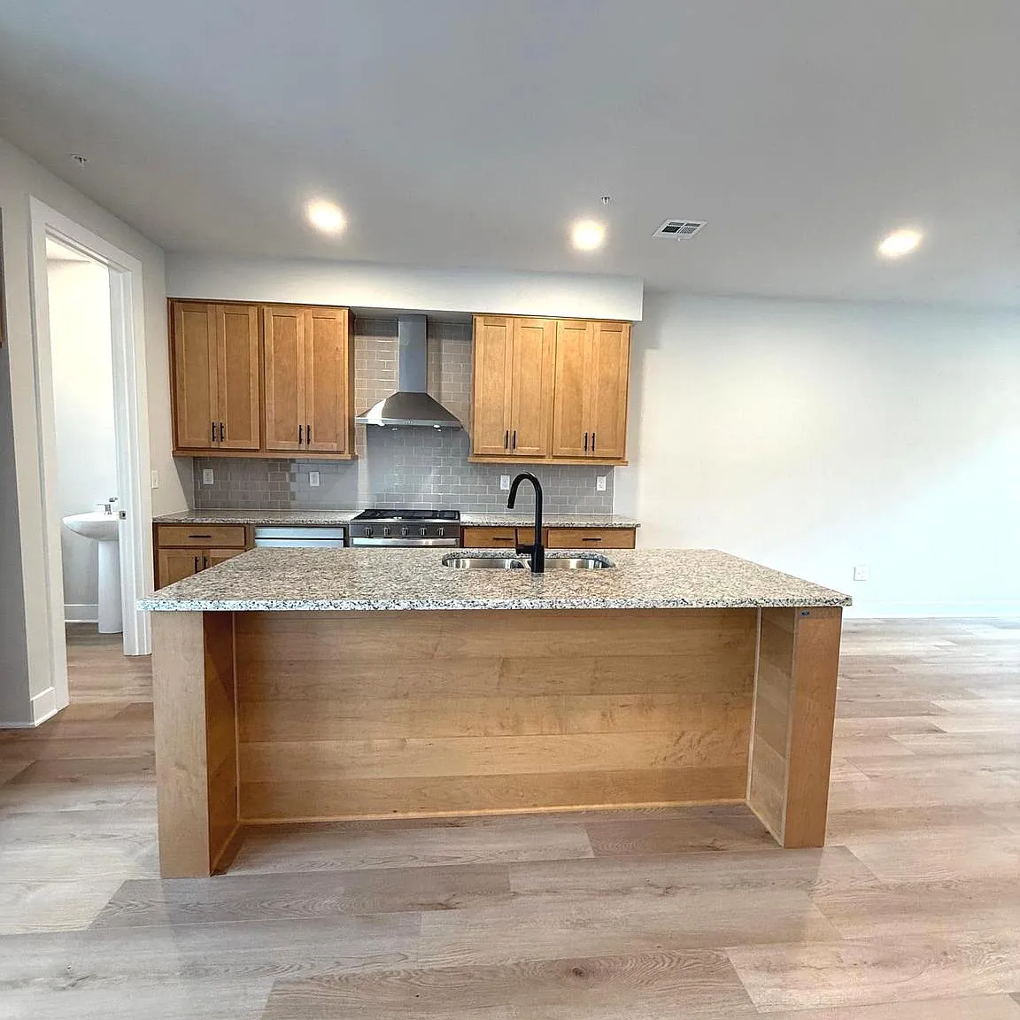 3 bed, 2.5 bath, 1927 sqft, $2,595 — Photo 2