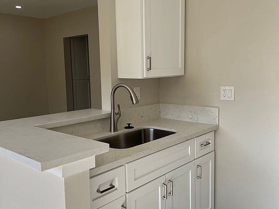 3rd image of 6042 Fullerton Ave #5