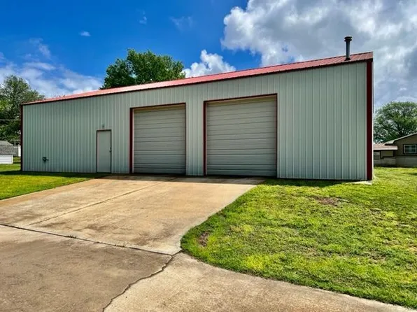 2209 W 3rd St, Coffeyville, KS 67337