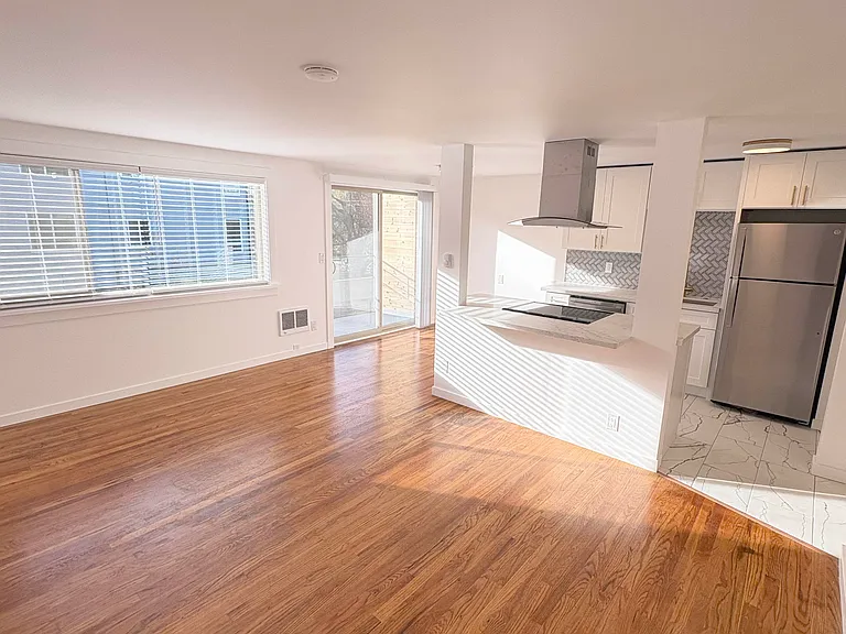 2345 Minor Ave E #14 — Photo 2