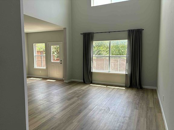 4th image of 4508 Sycamore Dr #1