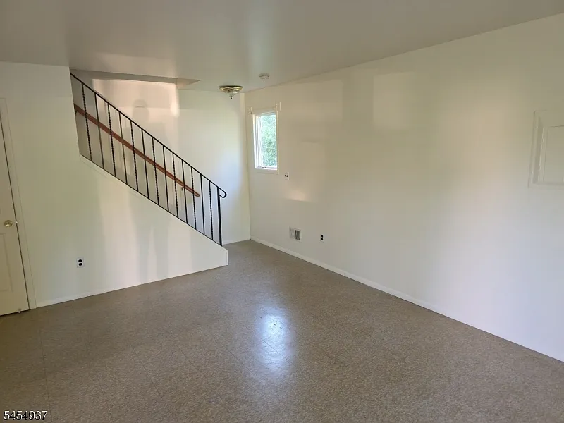 2 bed, 1.0 bath, $2,800 — Photo 3