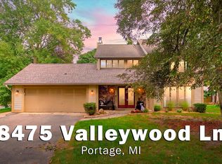 8475 Valleywood Ln, Portage, MI 49024