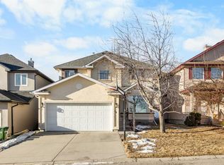 34 E Edgeridge Mews NW, Calgary, AB T3A 6A8