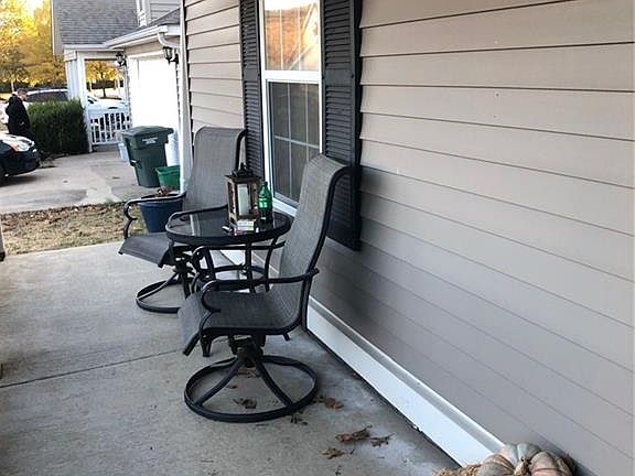 2nd image of 1417 S Holland Dr