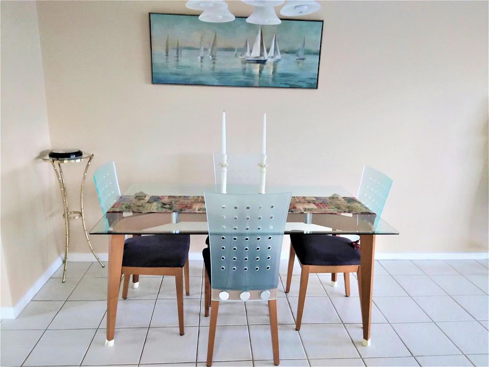 1st image of 20 Oakridge Cir #12