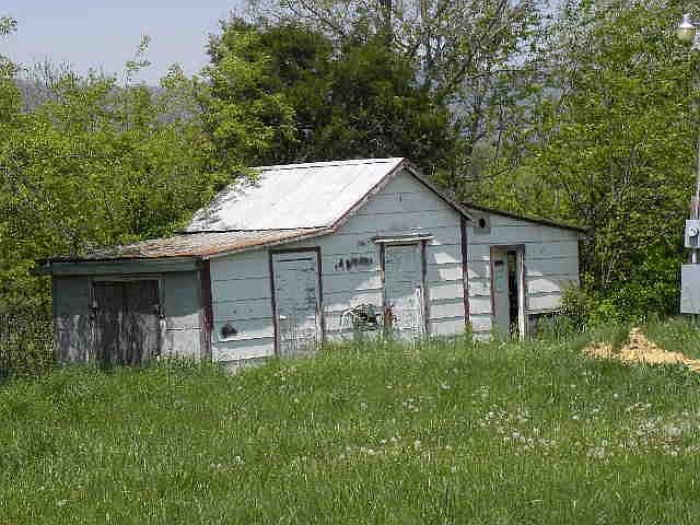 2nd image of 1675 River Rd