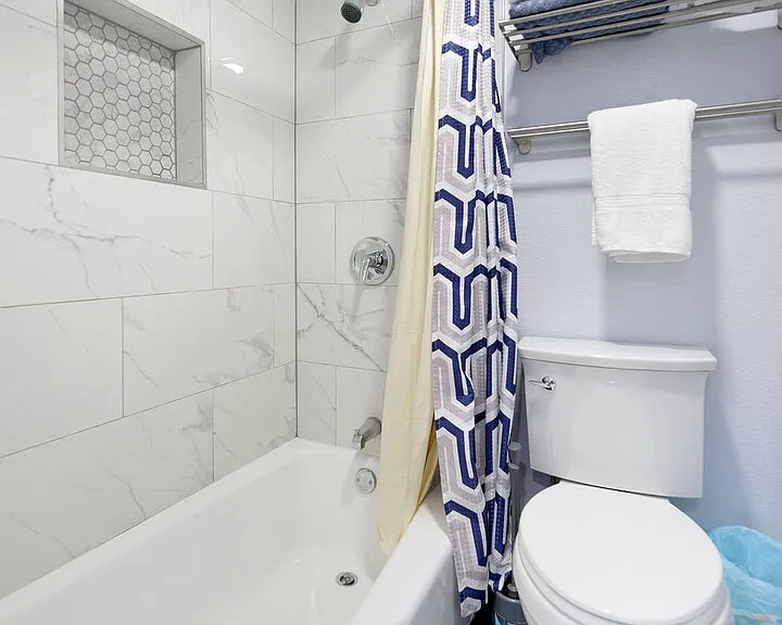 E Avenue J — Photo 16