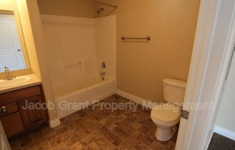 245 Opal Ct #2H — Photo 5