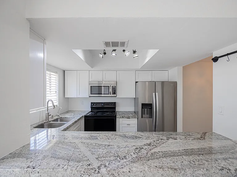 1808 N 32nd St #104 — Photo 9