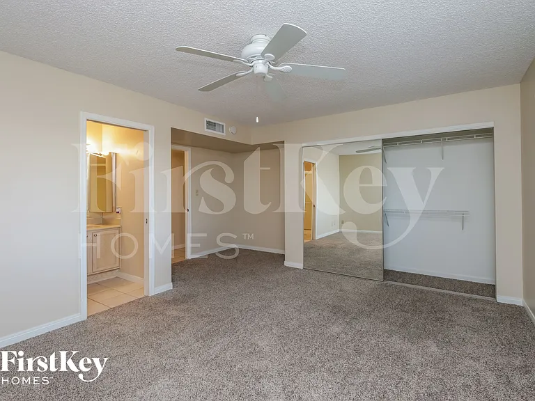 813 E Todd Dr — Photo 10