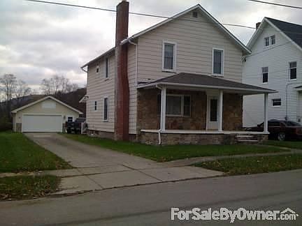 Picture from Main Street : Shows front porch, stone front, chimney for working fireplace