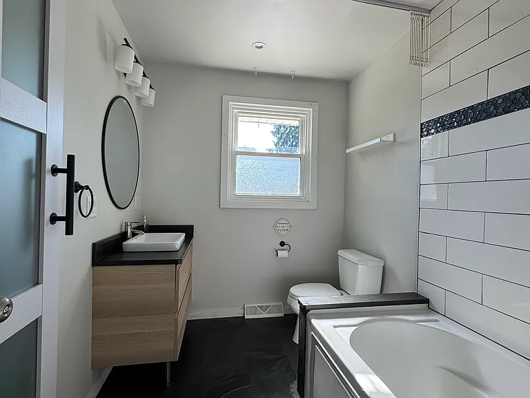 250 Madison St — Photo 6