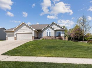 15603 Ridgemont Dr, Urbandale, IA 50323