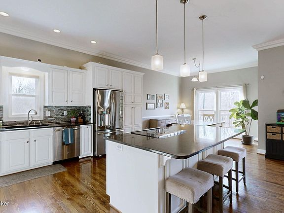 3rd image of 4601 Miller Glen Pl