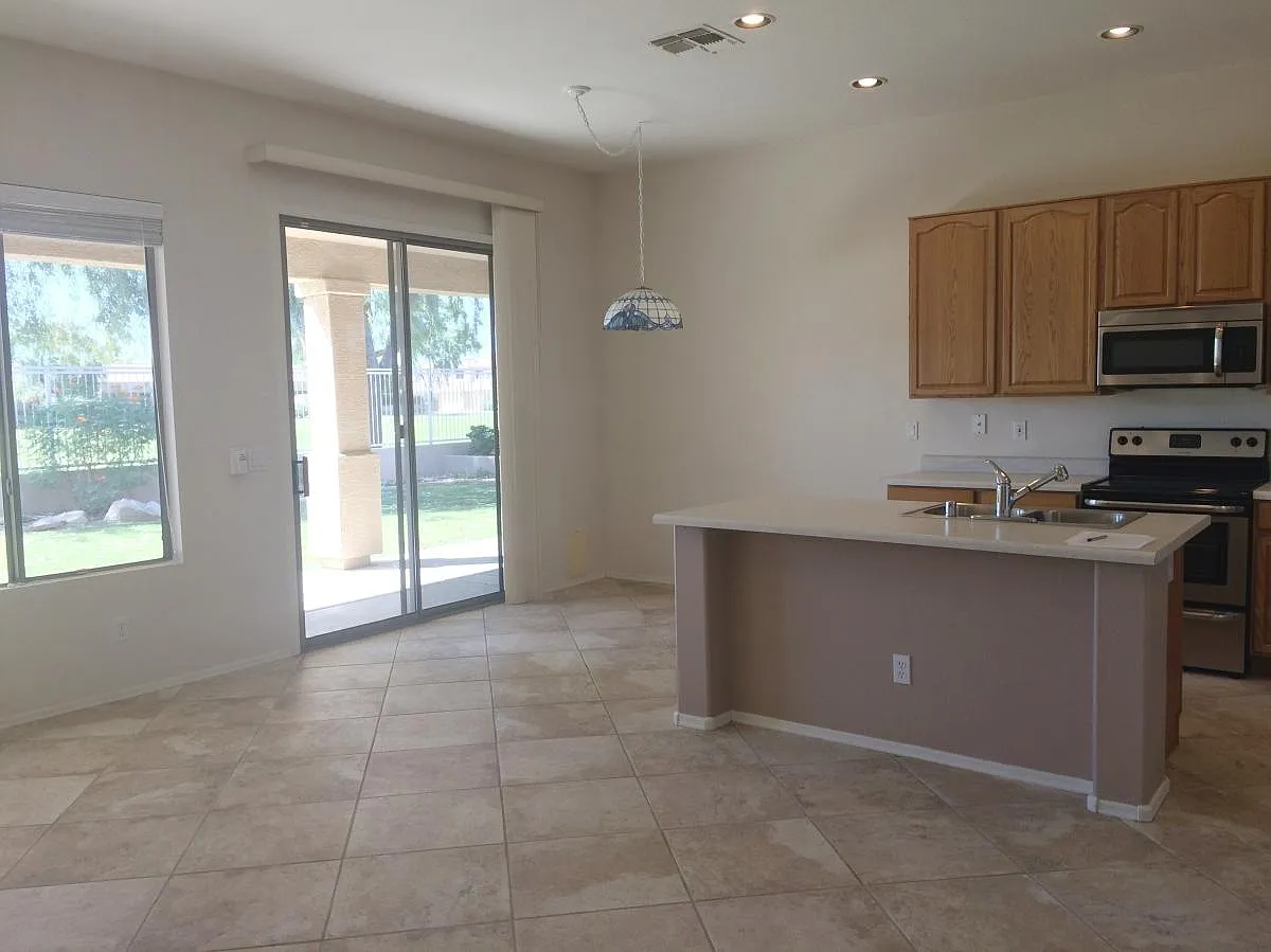 5431 W Greenbriar Drive — Photo 3
