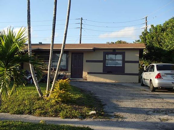 4th image of 2421 NW 11th St