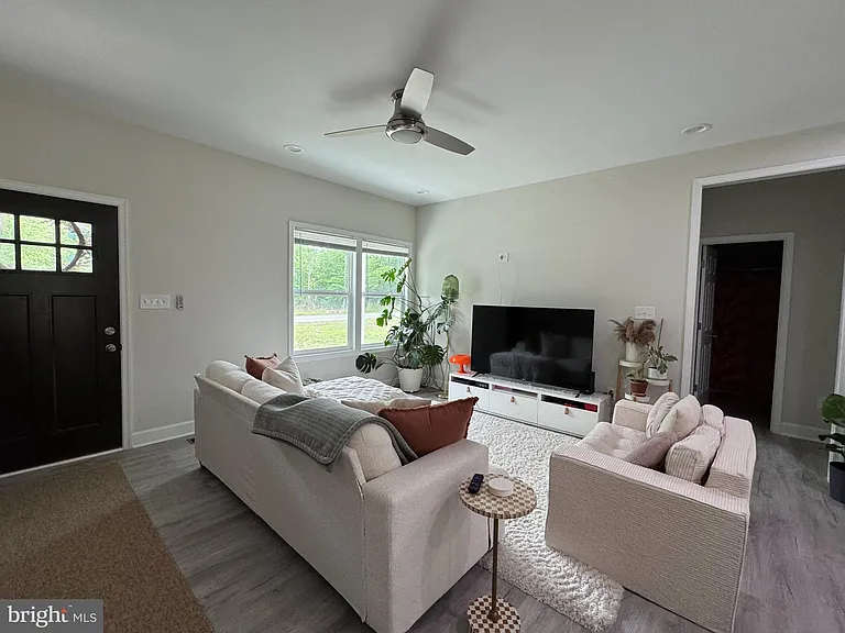 903 Albrough Blvd — Photo 2