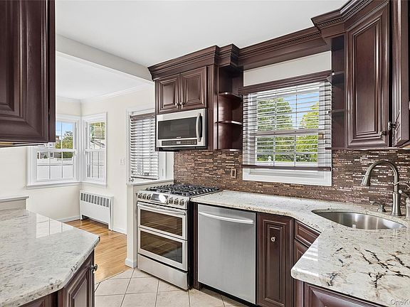4th image of 2 Dorset Ln
