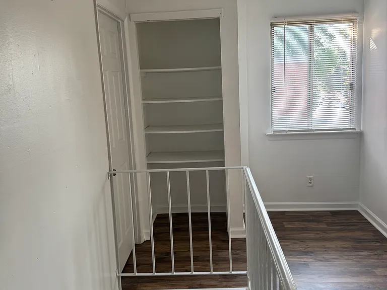 615 E 5th St — Photo 10