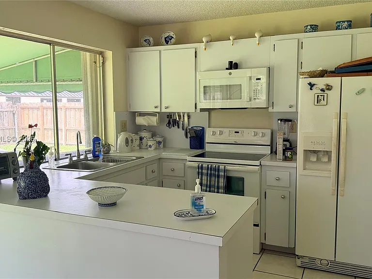 13325 SW 100th Ter — Photo 6