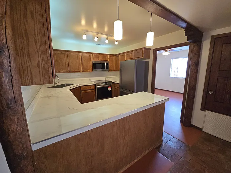 218 San Clemente Ave NW — Photo 7