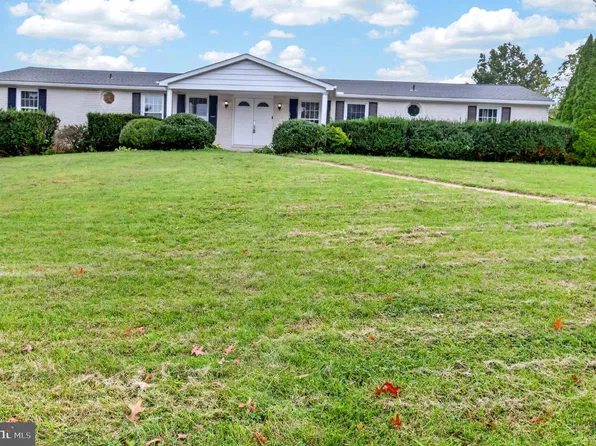175 April Ln, Dallastown, PA 17313