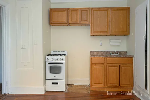 Rented by Norman Raindel, LREB | media 20