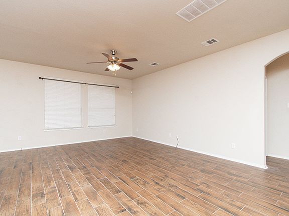 4th image of 2403 Black Orchid Dr