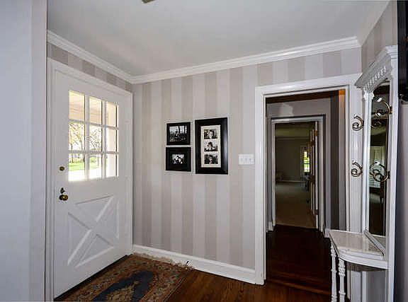 2nd image of 1316 Glenoak Ln