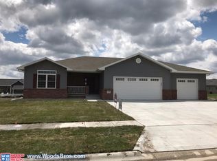 253 Briarwood Ln, Seward, NE 68434