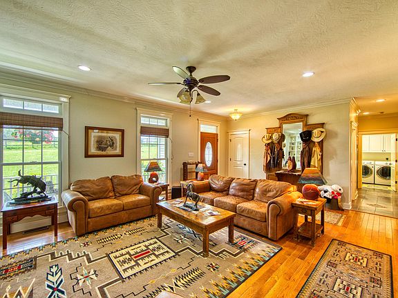 4th image of 359 Twin Parks Dr