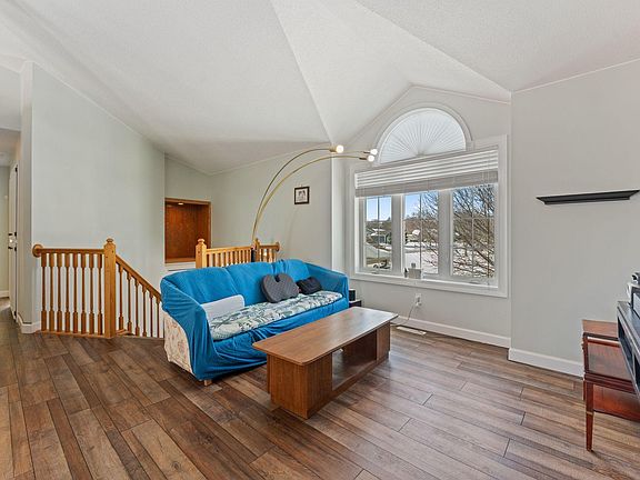 4th image of 11511 Tyler St NE