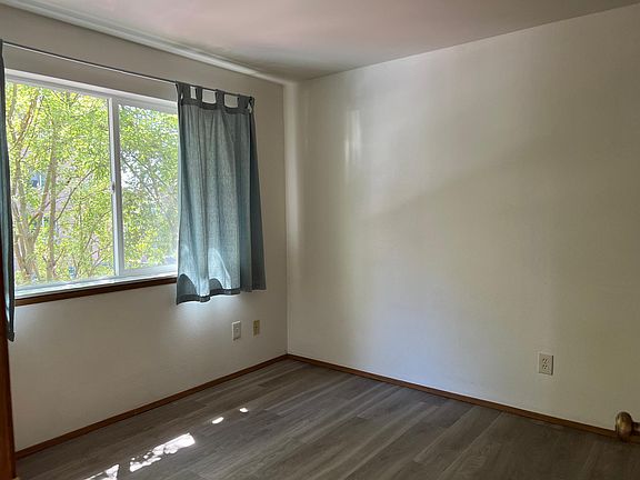 5th image of 4550 7th Ave NE #103