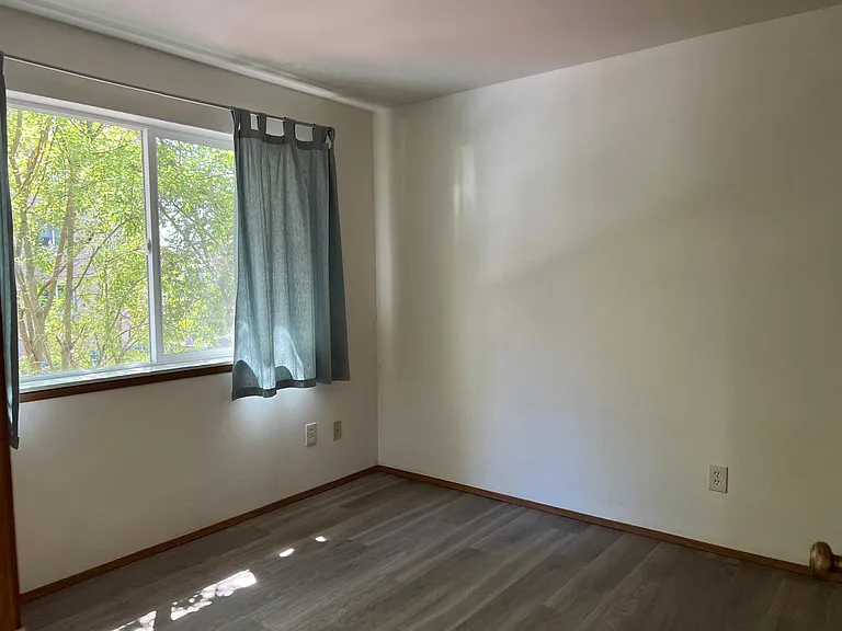 4550 7th Ave NE #103 — Photo 5
