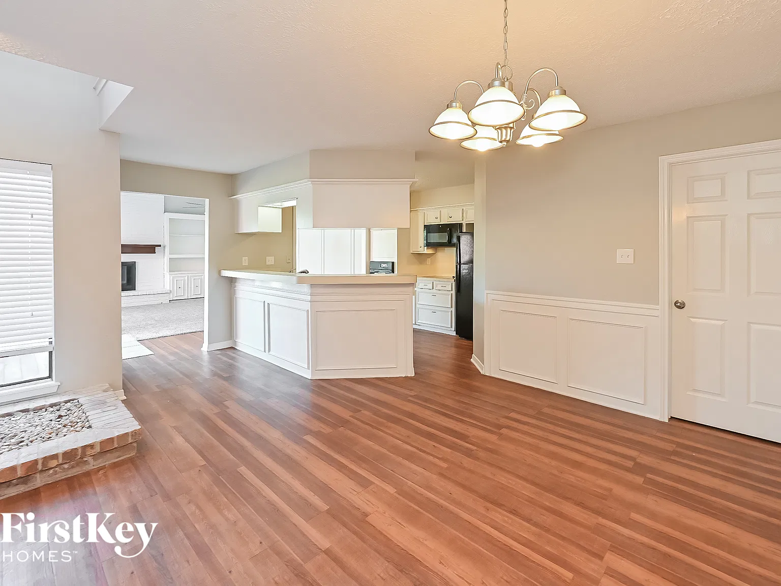 3 bed, 2.5 bath, 2015 sqft, $2,280 — Photo 4