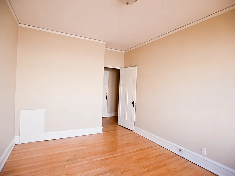 1720 E Newton Apartments — Photo 39